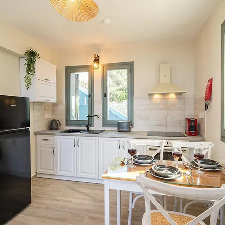 Hellosummer Boutique Suites,near Fiscardo! Apartahotel Antipata (Erisos)