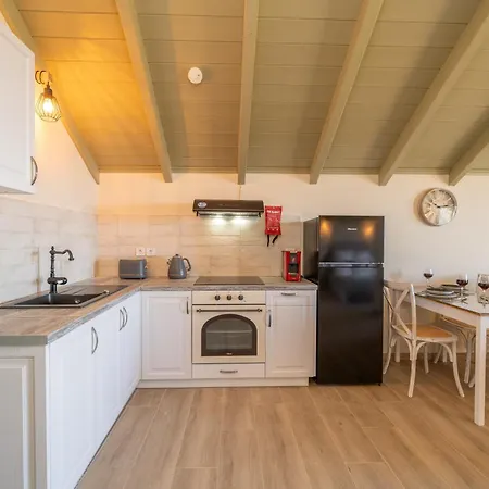 Apartahotel Hellosummer Boutique Suites,near Fiscardo!