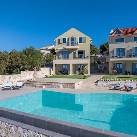 Hellosummer Boutique Suites,near Fiscardo! Apart Otel
